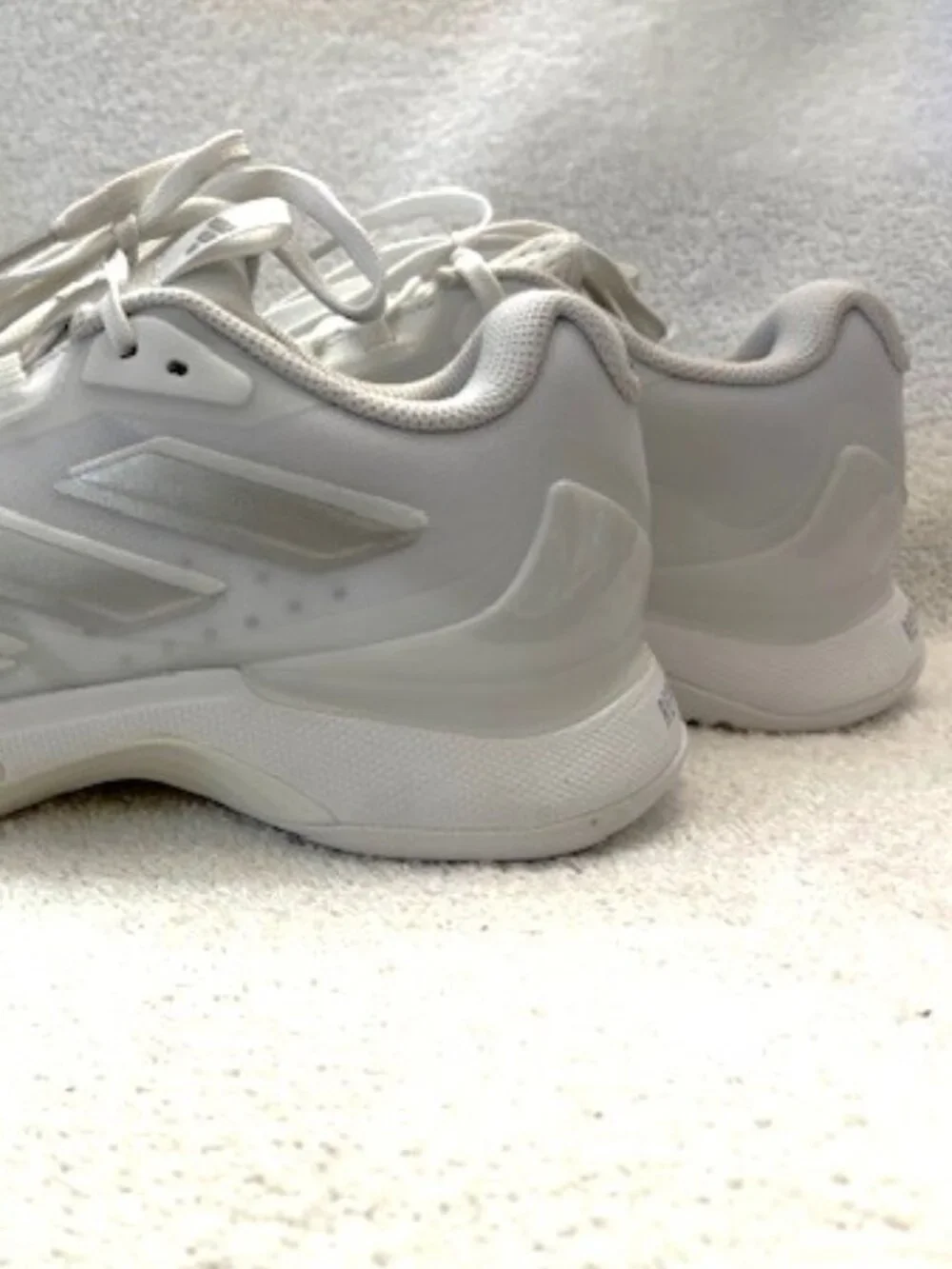 Adidas Avacourt 2 white lace-up tennis shoes NWT Size 8-1/2